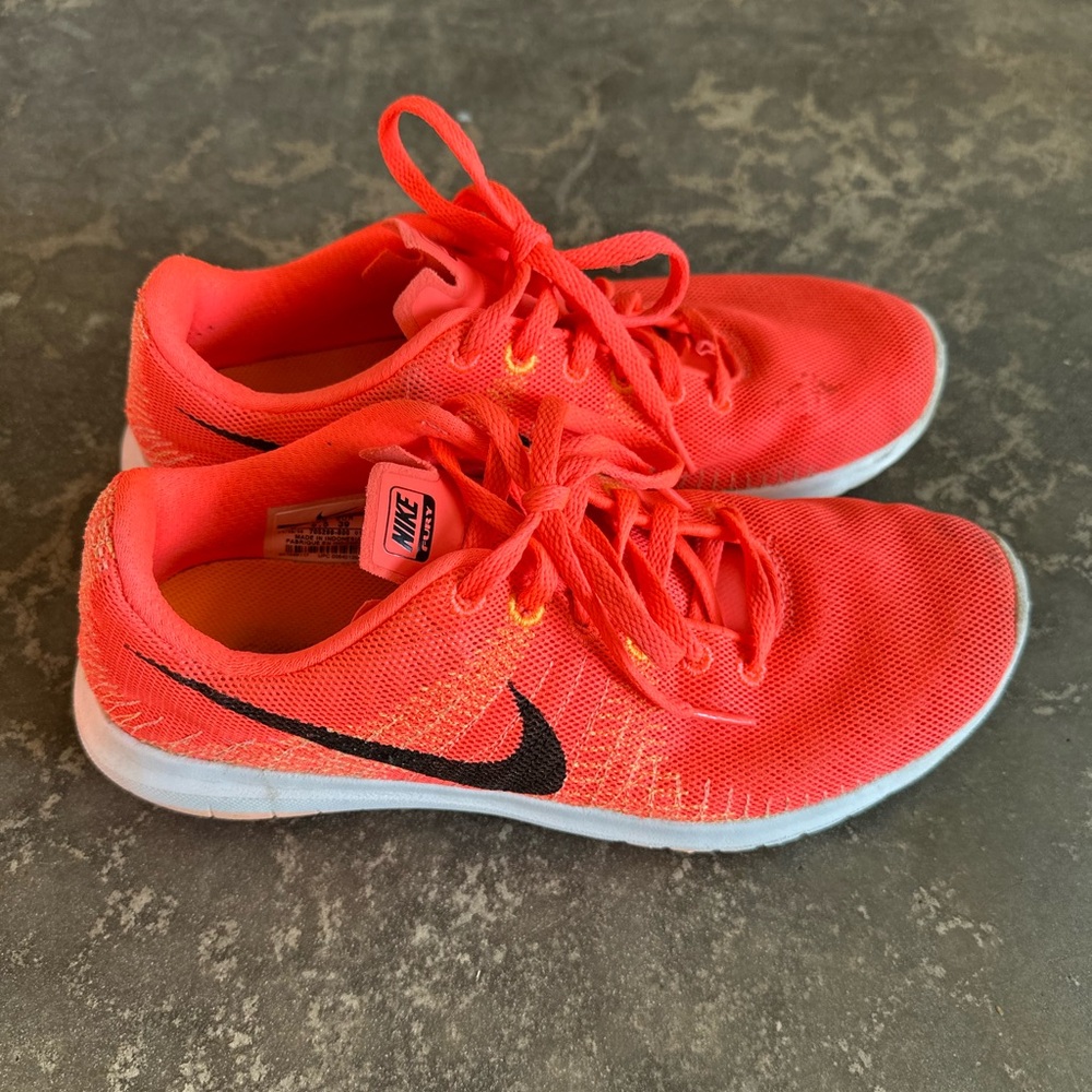 Nike Coral and Black Running Shoes